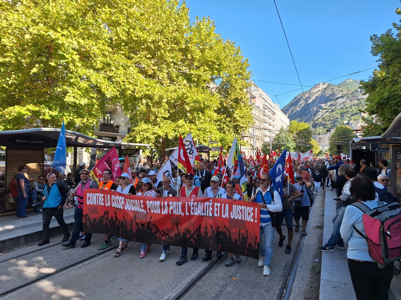 15 000 manifestants dans les rues, "J'en ai marre d'avoir peur"