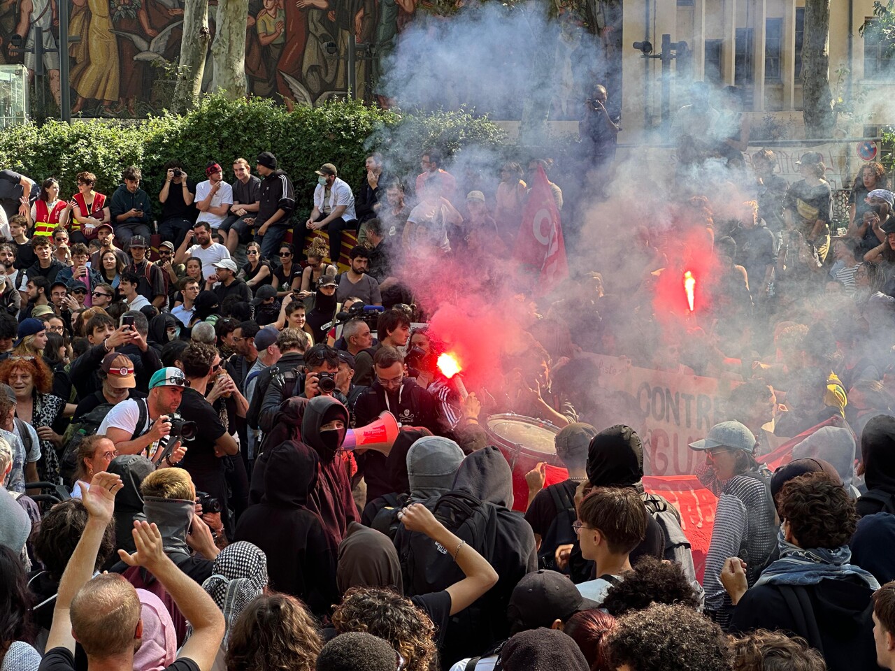 plus de 5 000 personnes dans la rue, des perturbations en cours