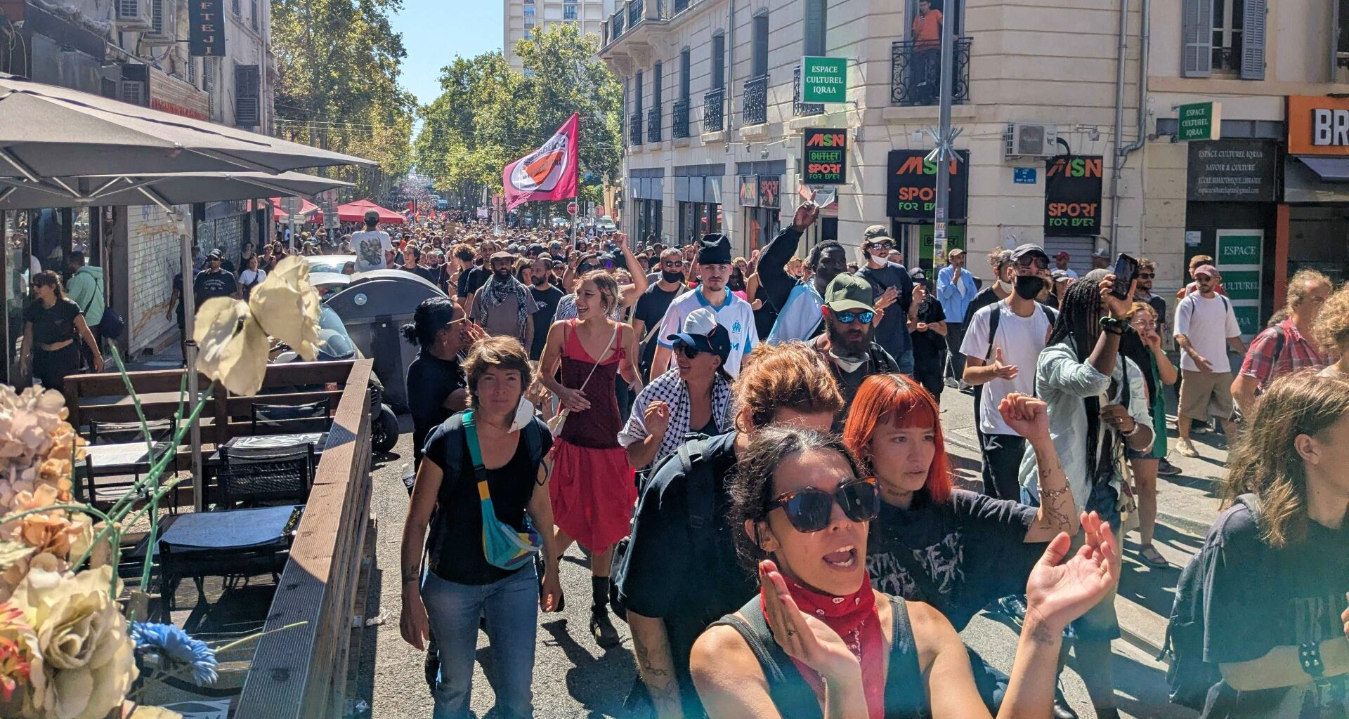 À Marseille, petits blocages et grande manifestation pour l'opération "Bloquons tout"