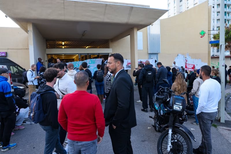 Devant des fidèles mais aussi quelques élus de gauche (notamment le député LFI Sébastien Delogu et la conseillère municipale EELV Nouriati Djambae) et des militants antiracistes, l’imam Smaïn Bendjilali et ses conseils ont dénoncé "un acharnement...