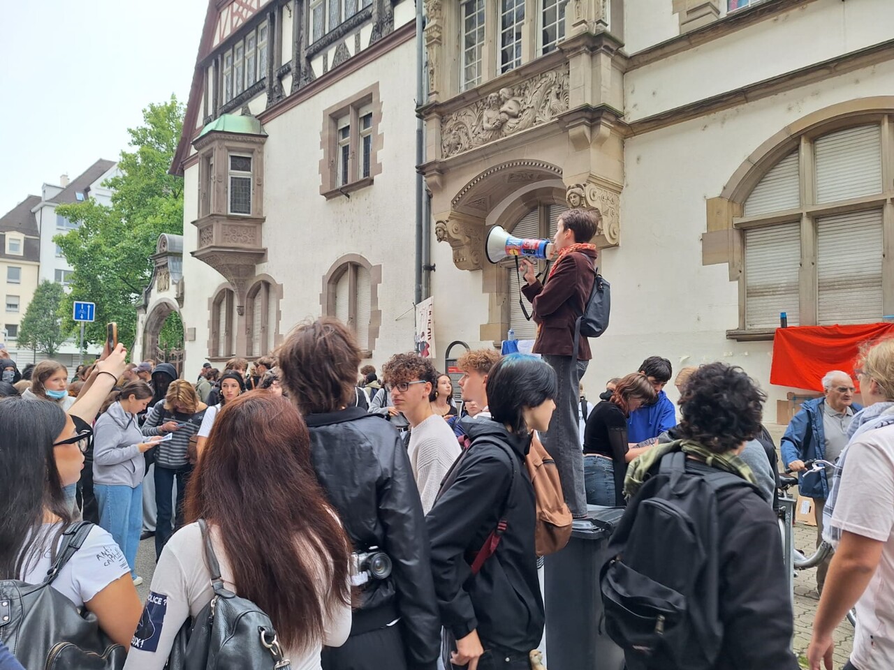 le lycée international des Pontonniers brièvement bloqué, les cours ont bien lieu