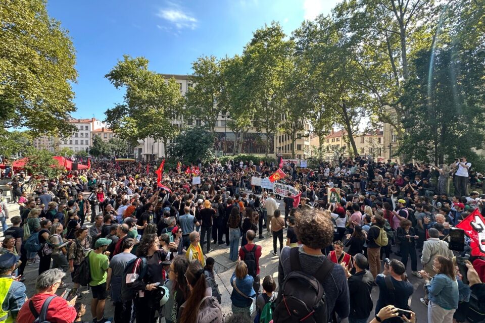 La manifestation syndicale rassemblée dès 12h place Guichard, dans le 3e arrondissement.