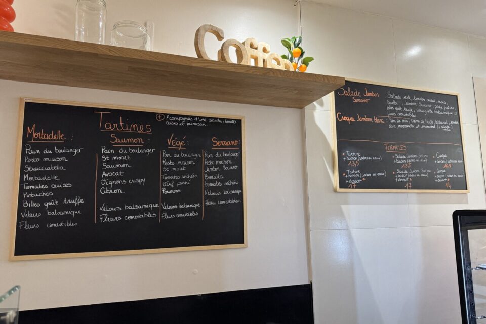 Tartines, pâtisseries et boissons sont à retrouver chez Mazette.