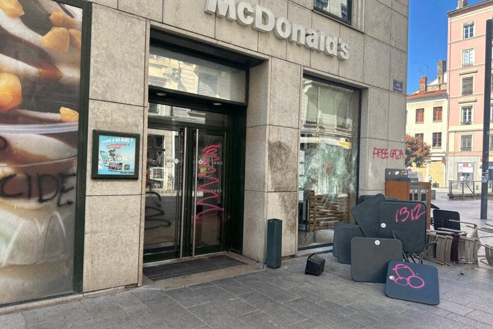 Le restaurant McDonald's a été attaqué par des casseurs rue Victor Hugo.