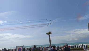 « Je suis impressionnée », la Patrouille de France a fait son show au-dessus de l’océan