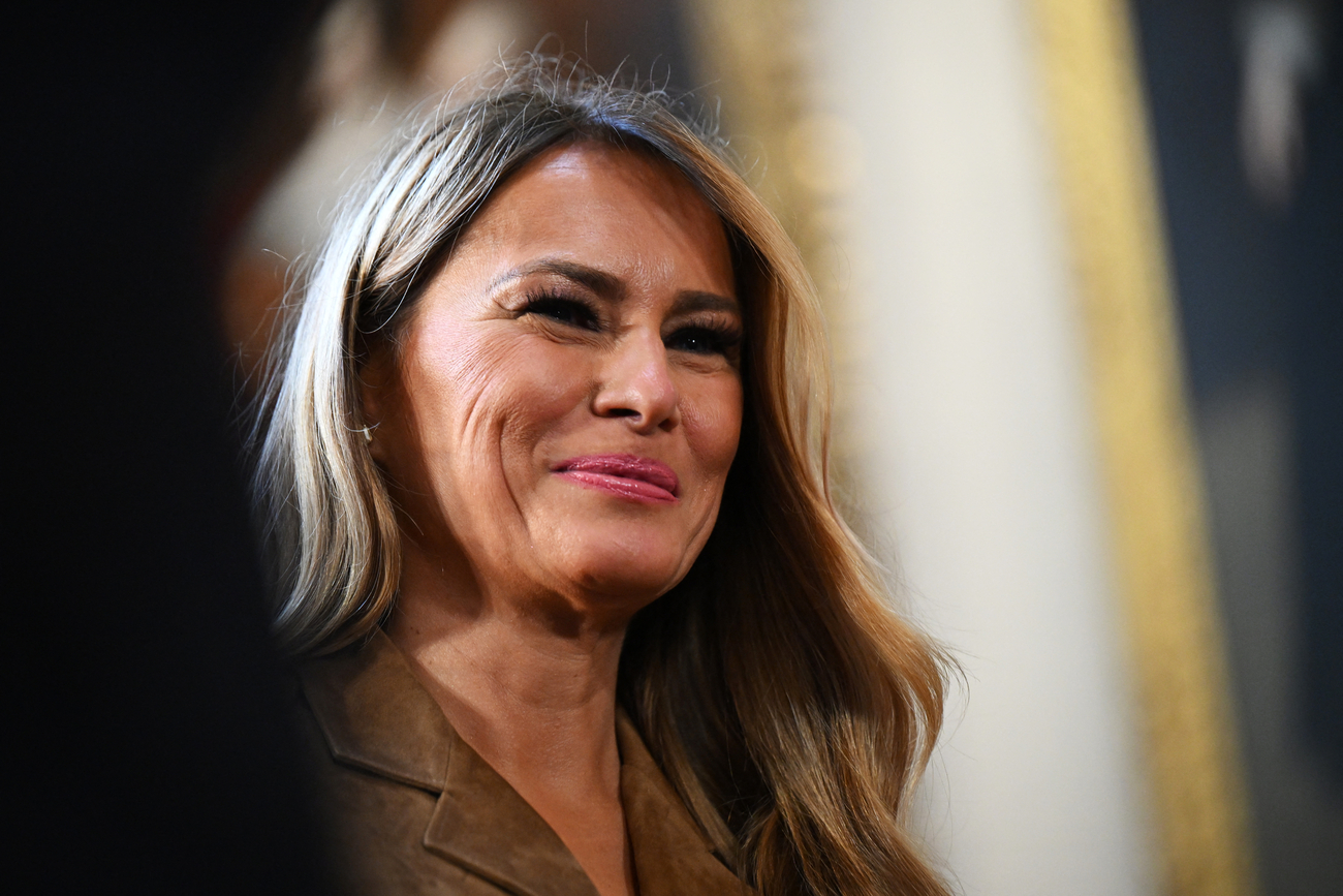 Melania Trump : tous ces messages cachés derrière son marathon de looks au Royaume-Uni