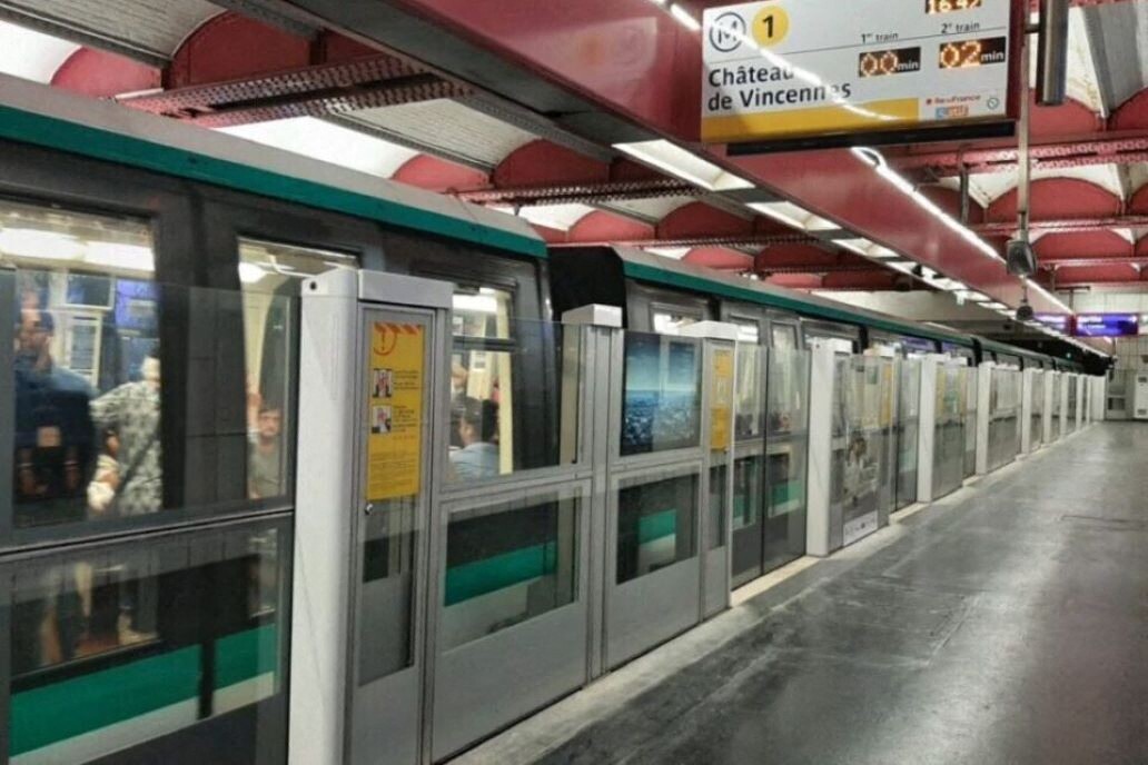 un vaste réseau d'exploitation de fillettes pickpocket dans le métro devant la justice