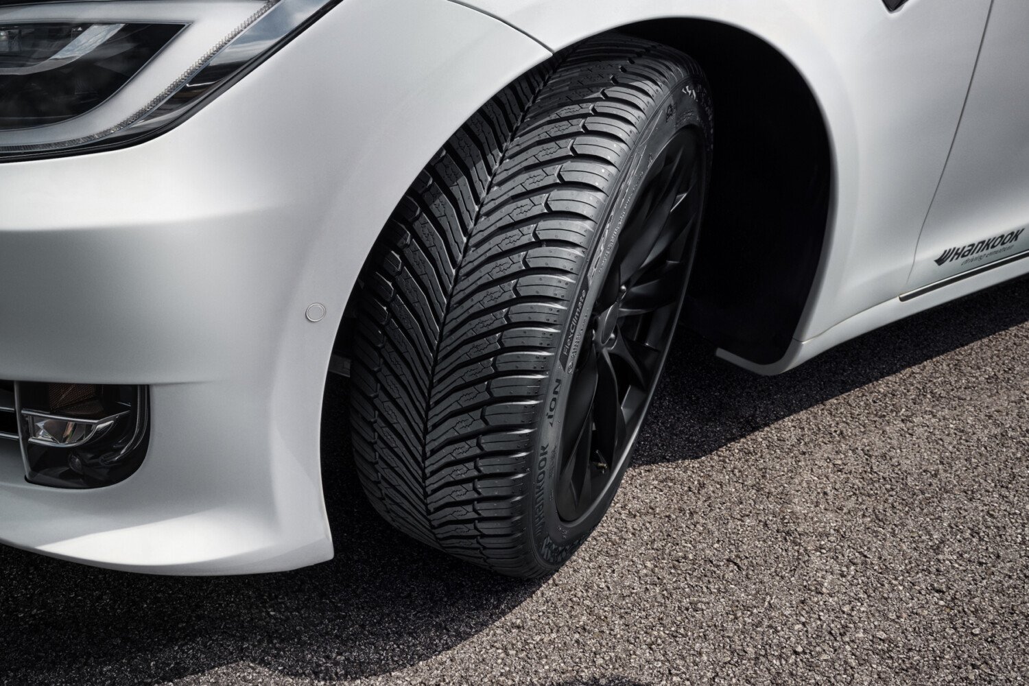 Pourquoi changer les pneus sur une voiture électrique coûte si cher ?