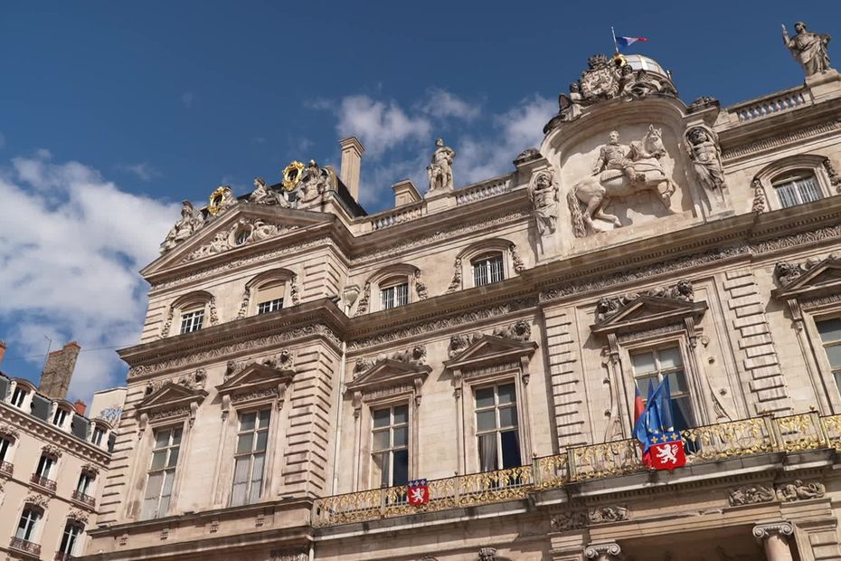 après le soutien affiché des LR à Jean-Michel Aulas, les réactions dans la classe politique