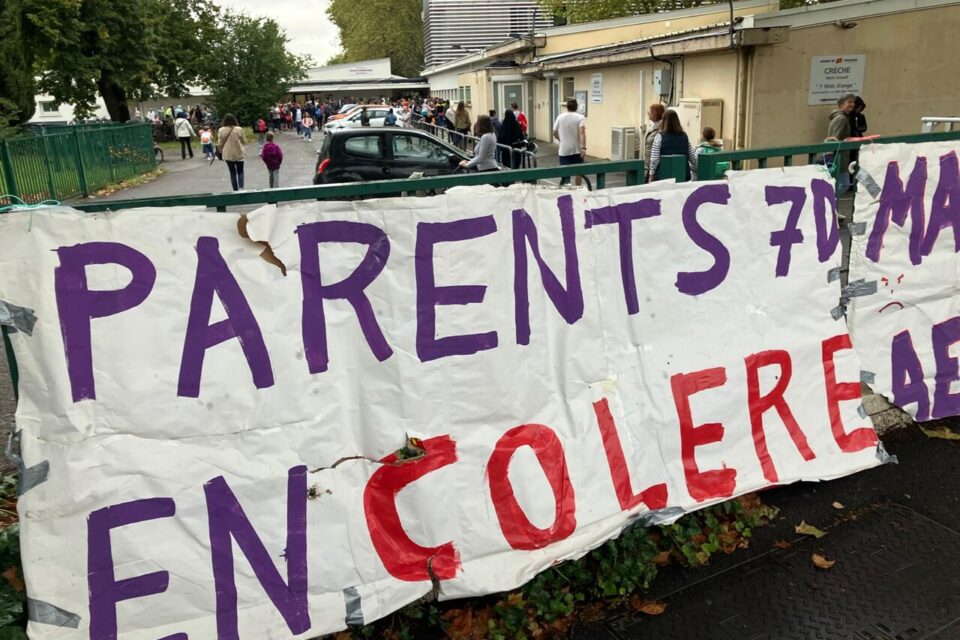 Une mobilisation des parents d'élèves a été organisée devant l'école des Sept deniers, à Toulouse, le jour de la rentrée.