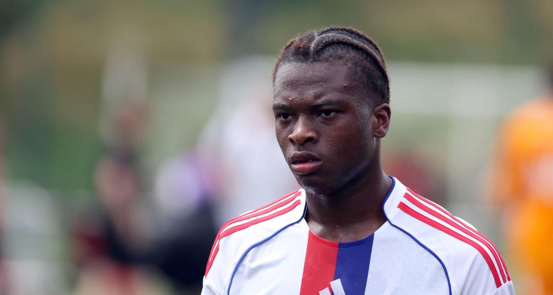 Molebe va rester, les recrues s'éloignent !