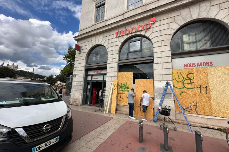 Le Monop' de la place Bellecour à Lyon se barricade avant le mouvement 