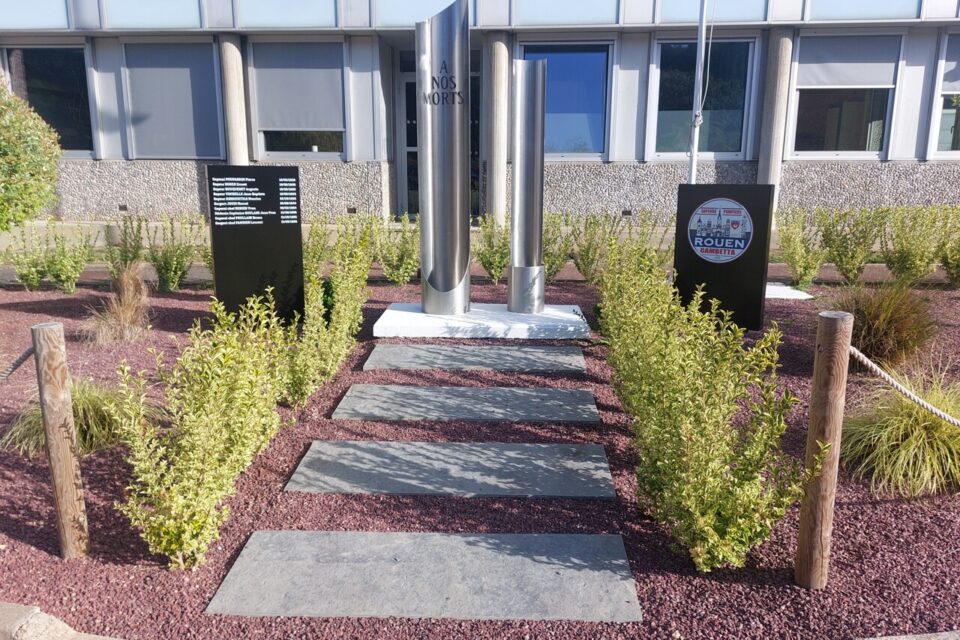 Le monument aux morts. 