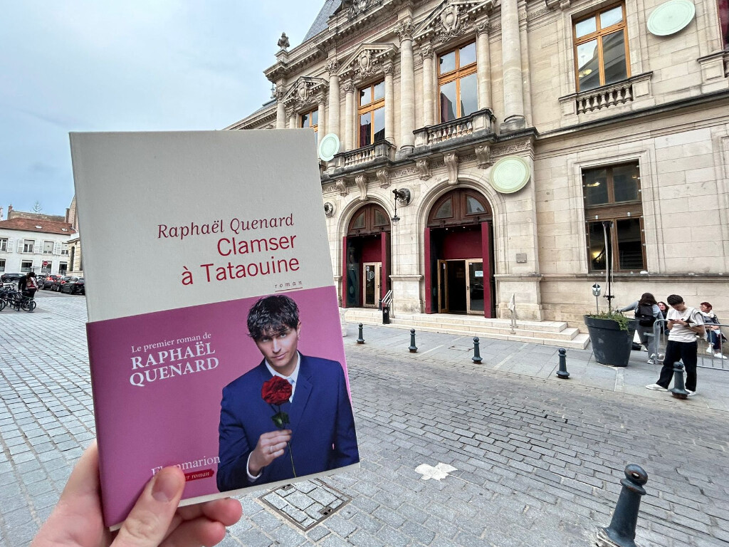 une séance de dédicaces avec Raphaël Quenard fait de nombreux déçus