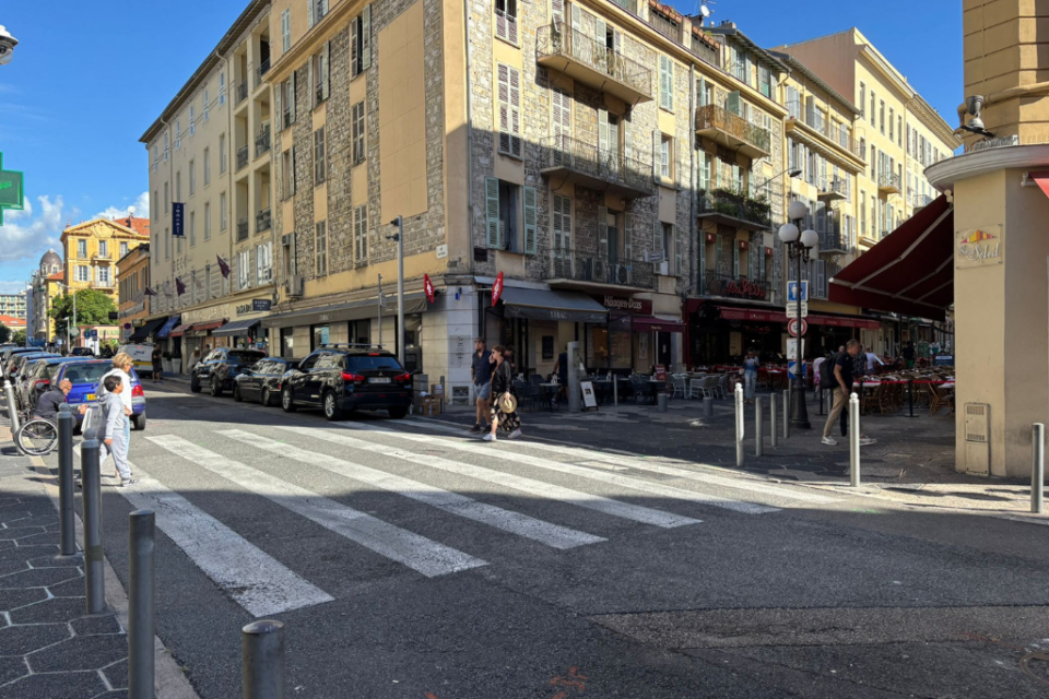 Le croisement entre la rue piétonne et la rue de Suède est un point de réflexion.