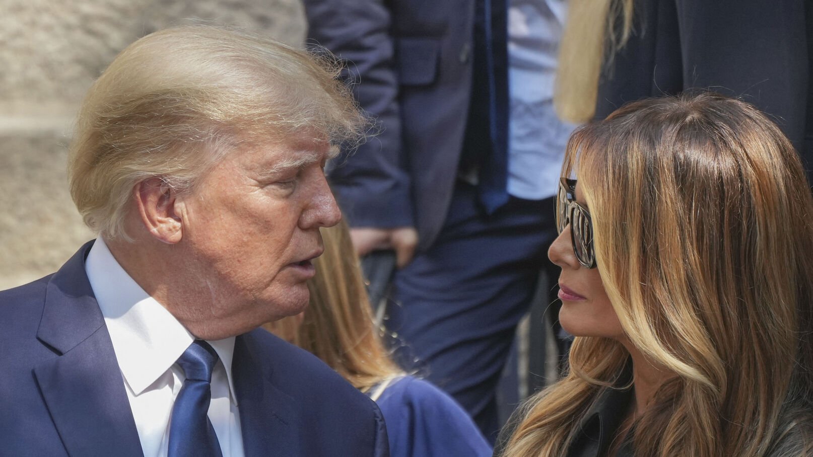 Après la “gifle” de Brigitte à Emmanuel Macron, le doigt de Donald à Melania Trump : là aussi les experts sont formels