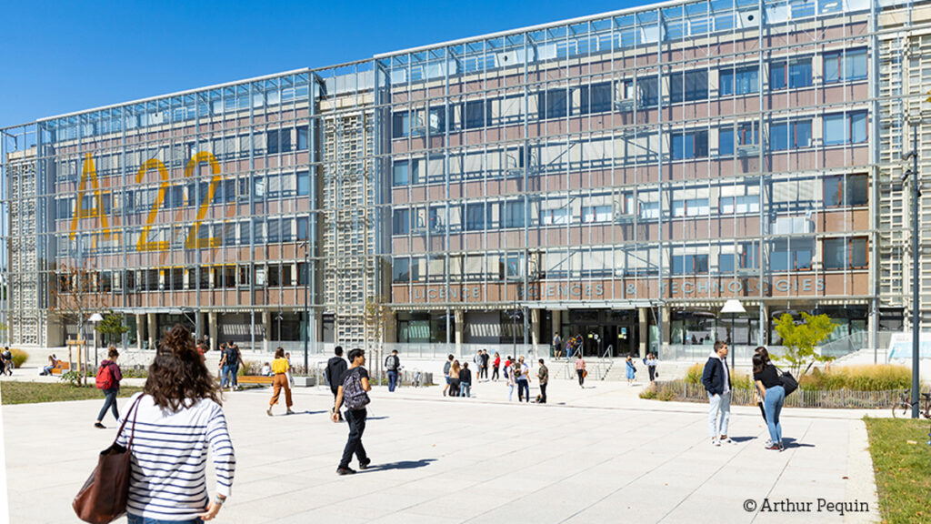 Une pharmacie expérimentale forme les étudiants de Bordeaux