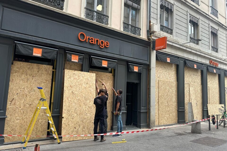Le magasin Orange de la Presqu'île de Lyon anticipe de potentielles violences ce mercredi 10 septembre 2025 lors du mouvement 