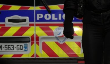 un homme de 46 ans étrangle et exhibe son sexe devant sa mère