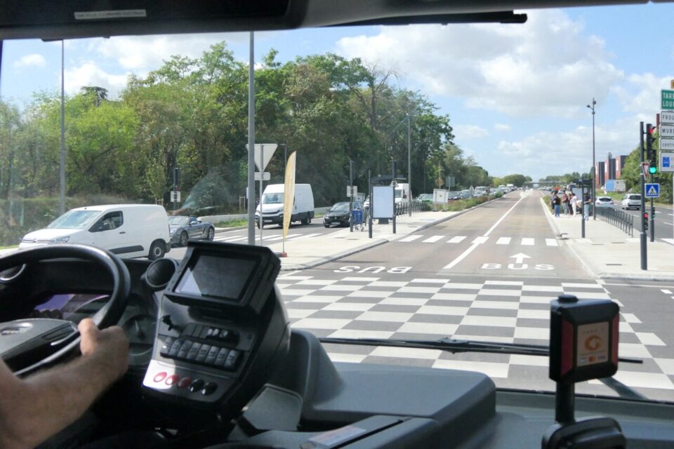 Les bus express ont des voies prioritaires sur 30% de leur trajet.