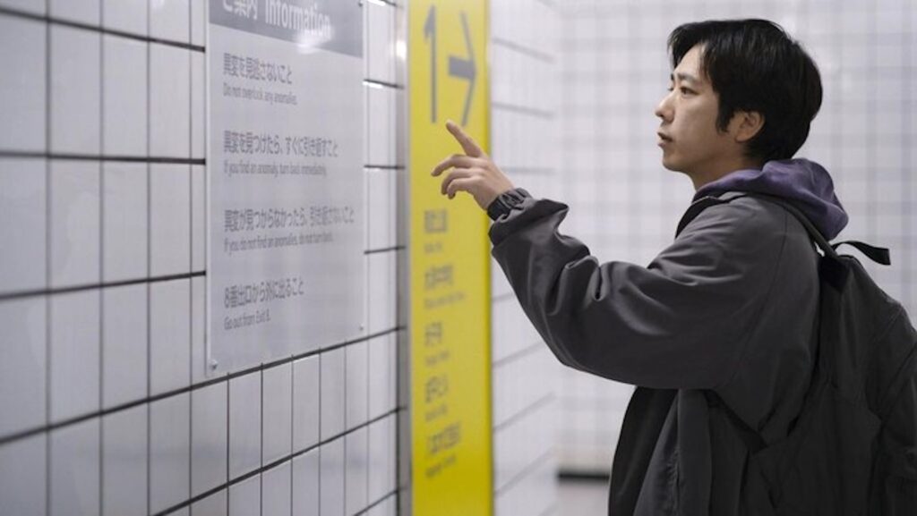 Le héros de Exit 8, piégé dans le métro // Source : Film Partners