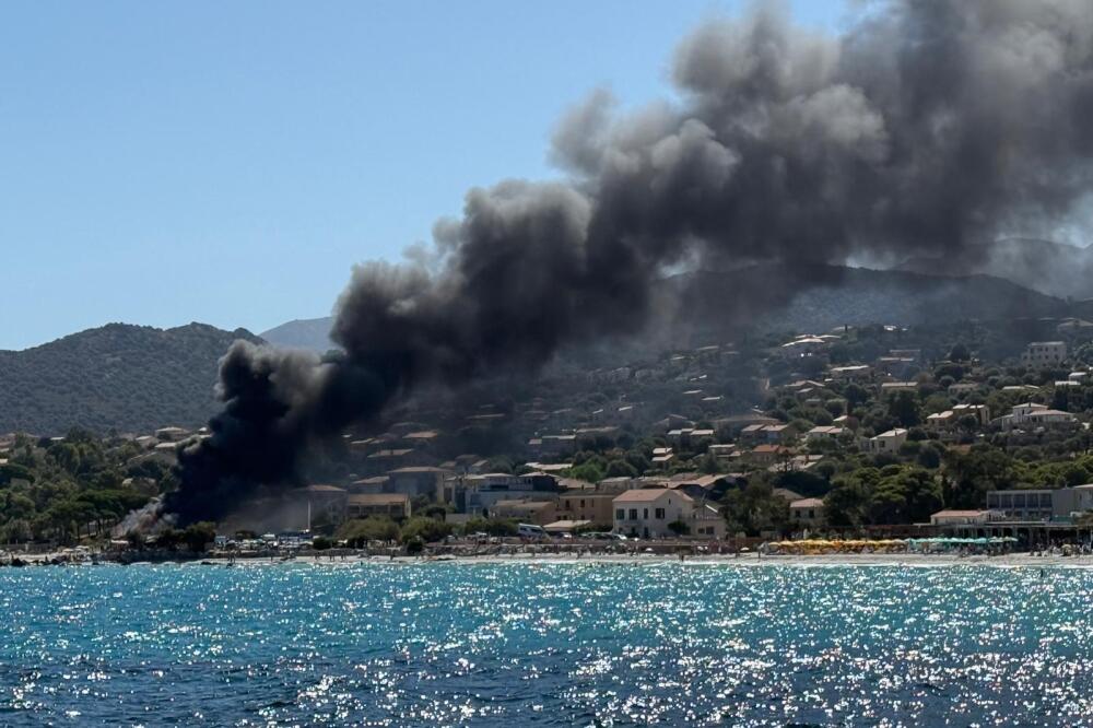 Feu dans une paillote à L'Île-Rousse : l'incendie est désormais maîtrisé