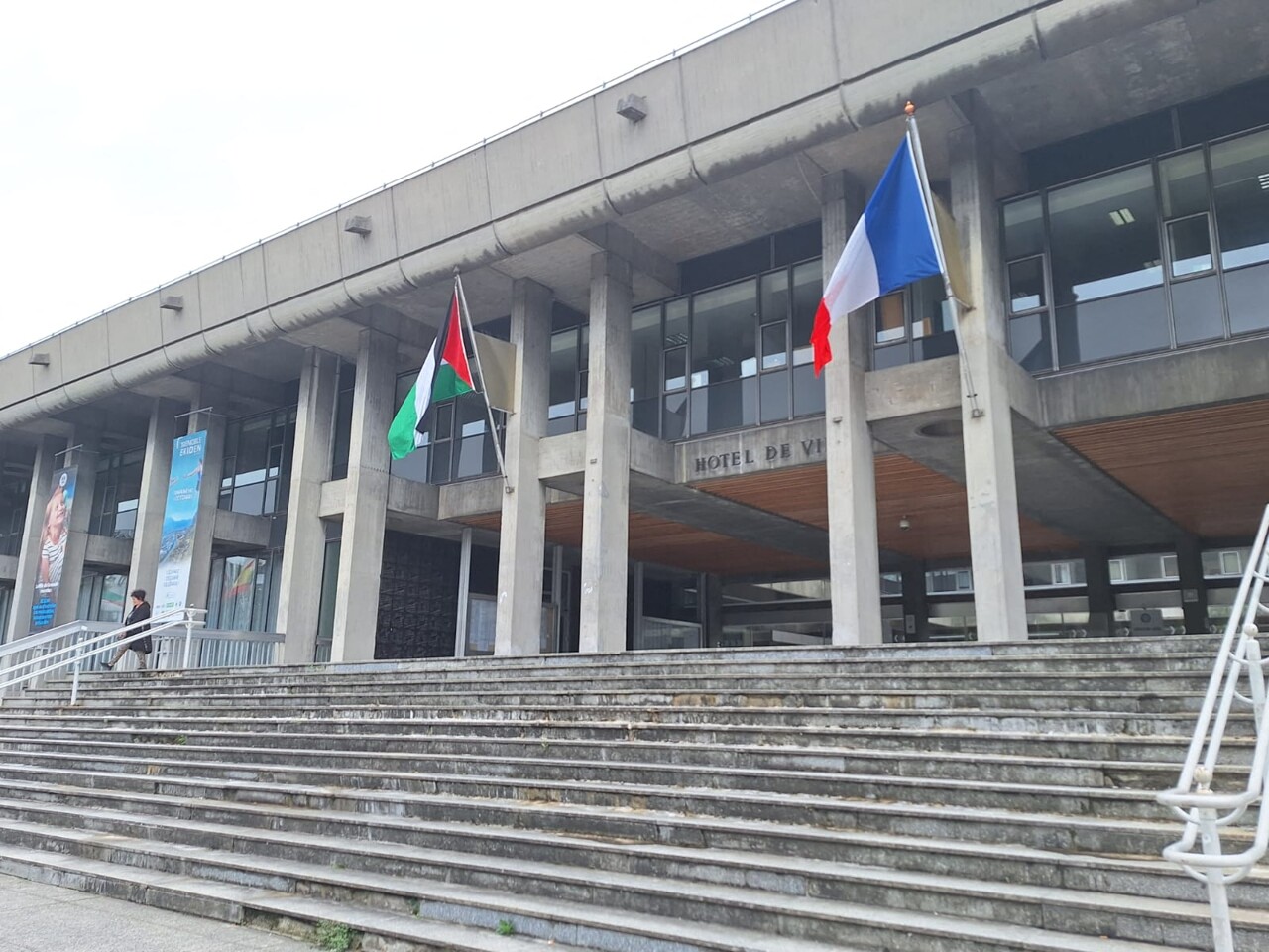 Grenoble. Eric Piolle hisse le drapeau palestinien sur la mairie, la préfète attaque en justice