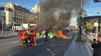 À Paris, au niveau de Nation, la police disperse des manifestants et les pompiers éteignent les feux de poubelle - TF1-LCI