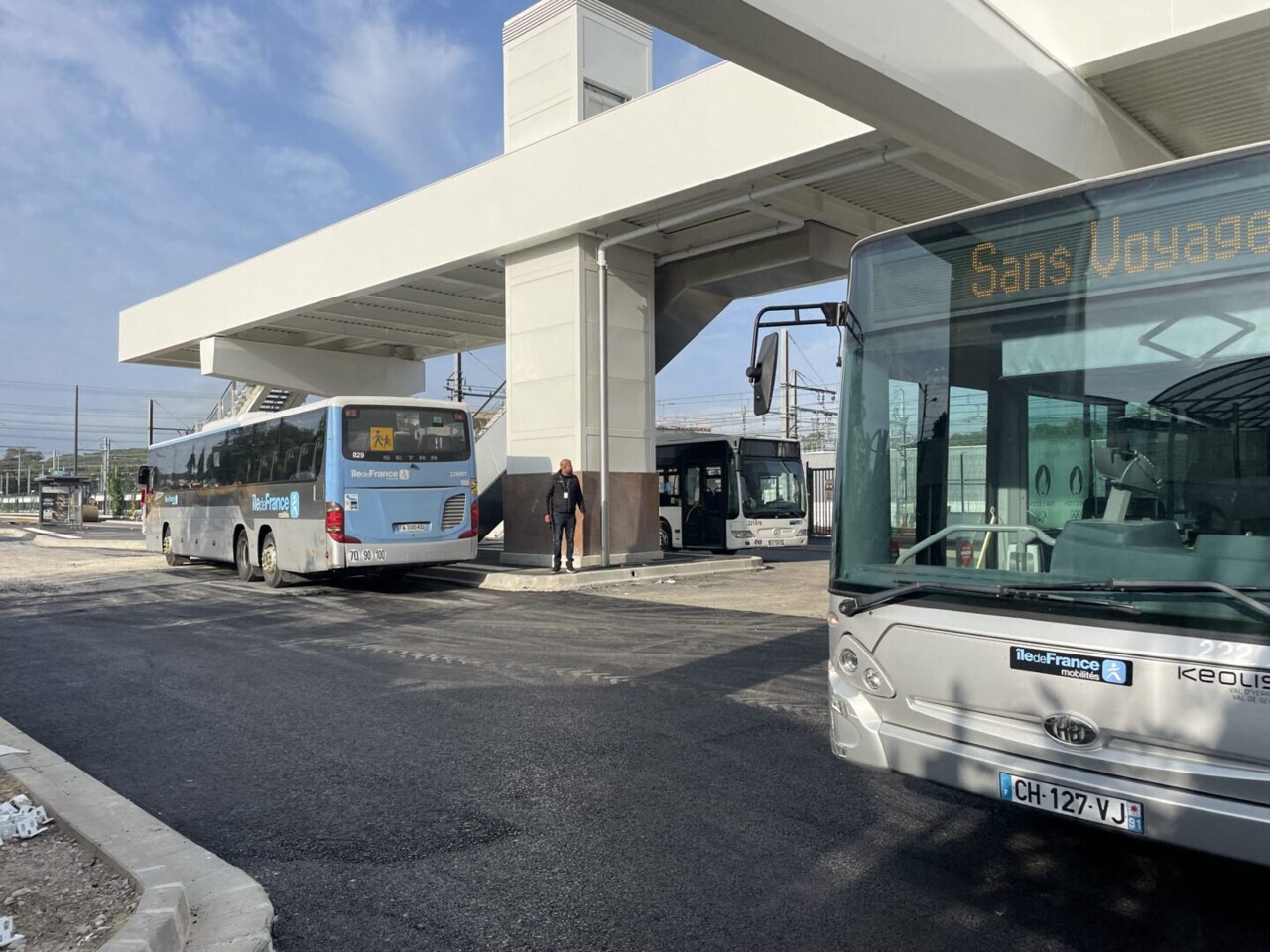 Confort, sécurité… cette grande gare routière de l'Essonne a été modernisée et repensée