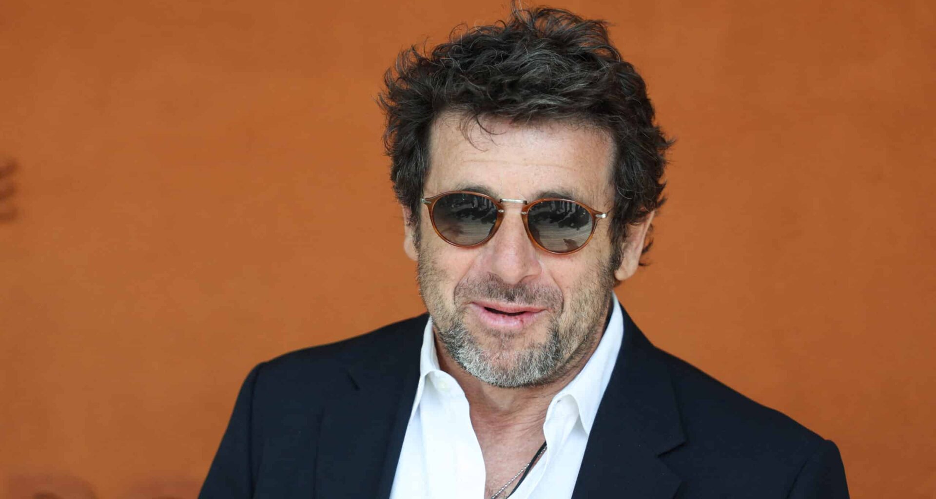 Patrick Bruel : son hôtel en Provence dézingué, le chanteur riposte pour la première fois