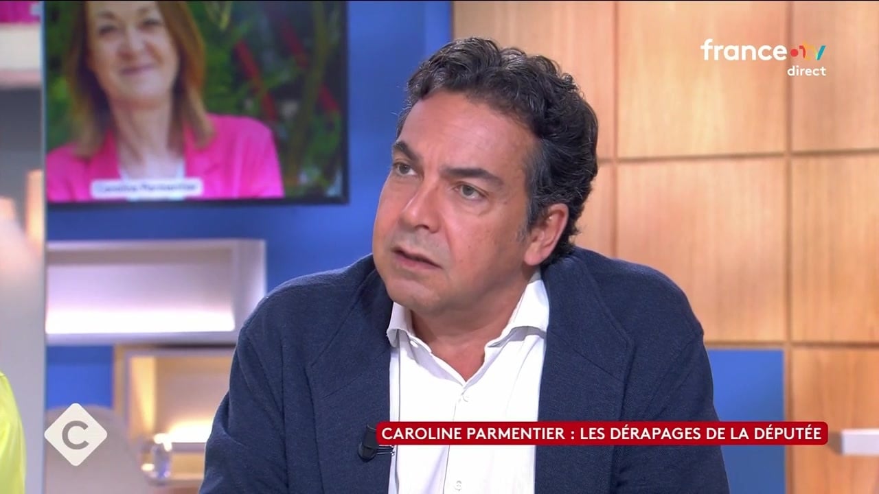 Patrick Cohen se prend un scud en direct, “pas à coup ...