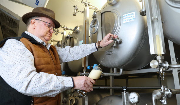 Patrick Gauger, maître brasseur, ici dans la salle de maturation de la brasserie Storig. Photo archives Jean-Marc Loos