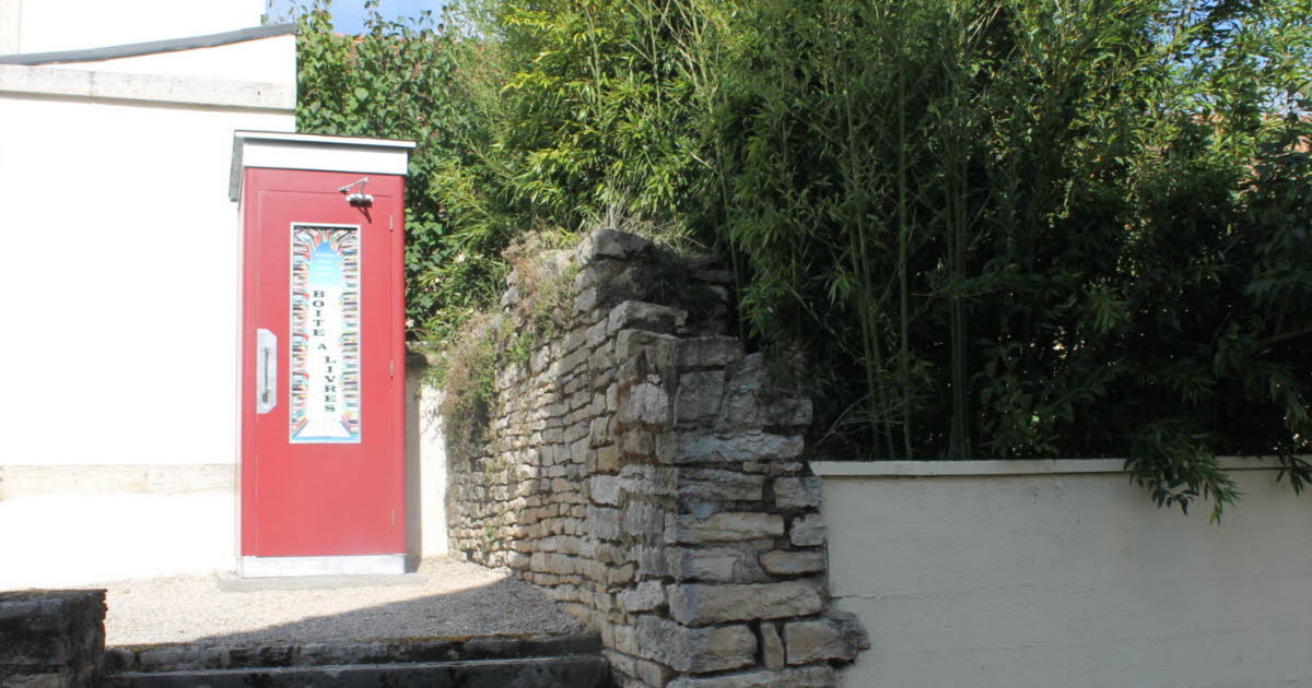Marsannay-le-Bois. Une vieille cabine téléphonique transformée… en boîte à livres