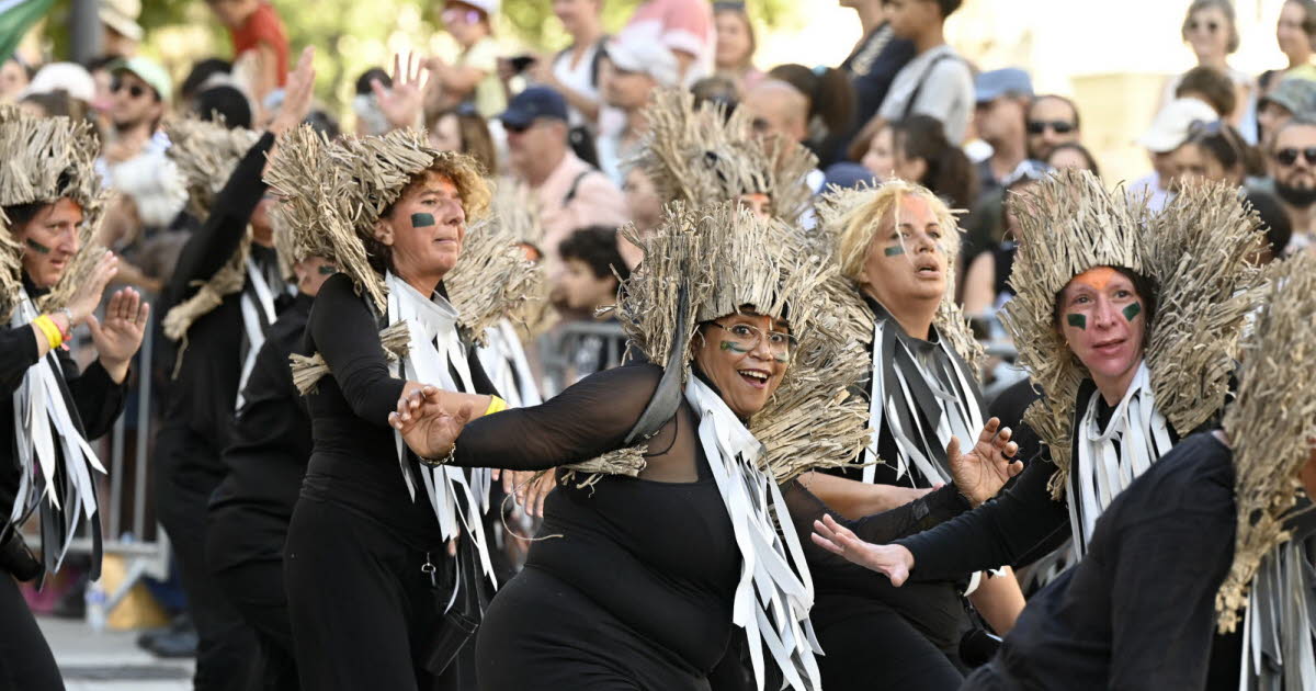 3000 danseurs participent à la grande parade