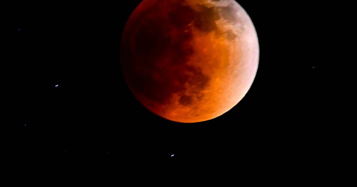 pourrez-vous assister à l'éclipse totale prévue ce dimanche en début de soirée?