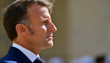 France. François Bayrou face à l'Assemblée, mais Emmanuel Macron en première ligne