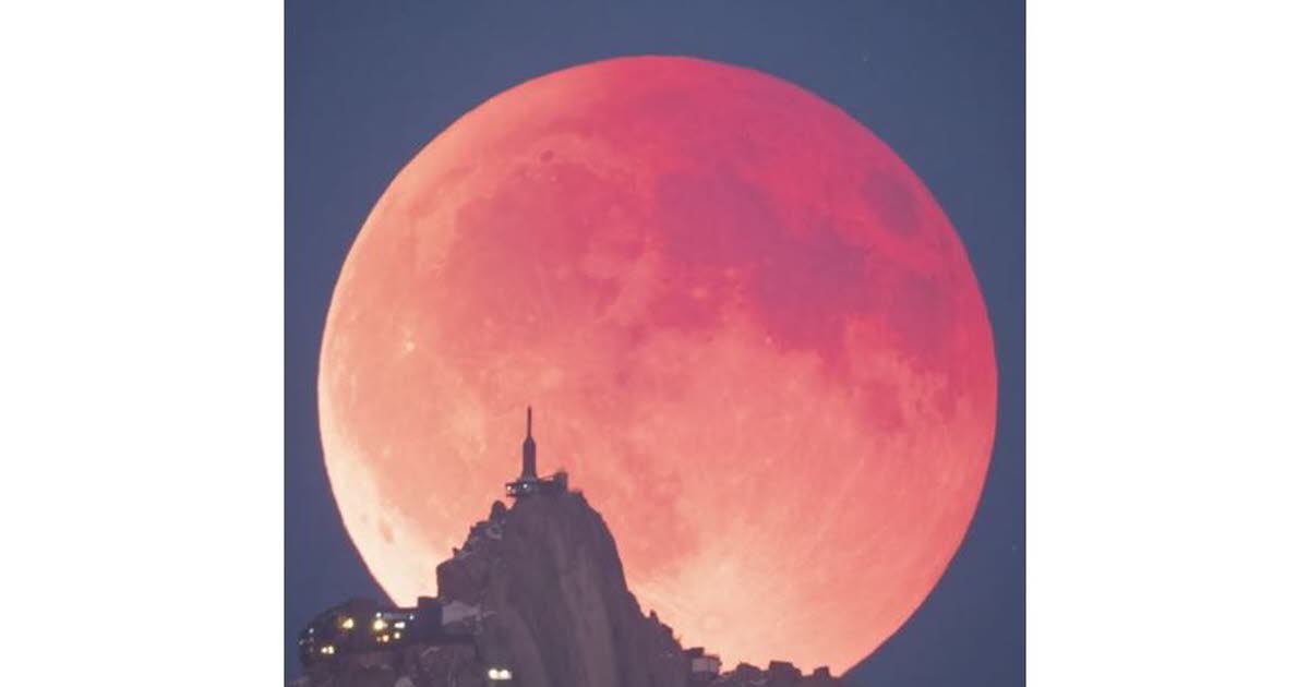 Haute-Savoie. Sallanches : il photographie l’aiguille du Midi devant la lune de sang - Le Dauphiné Libéré