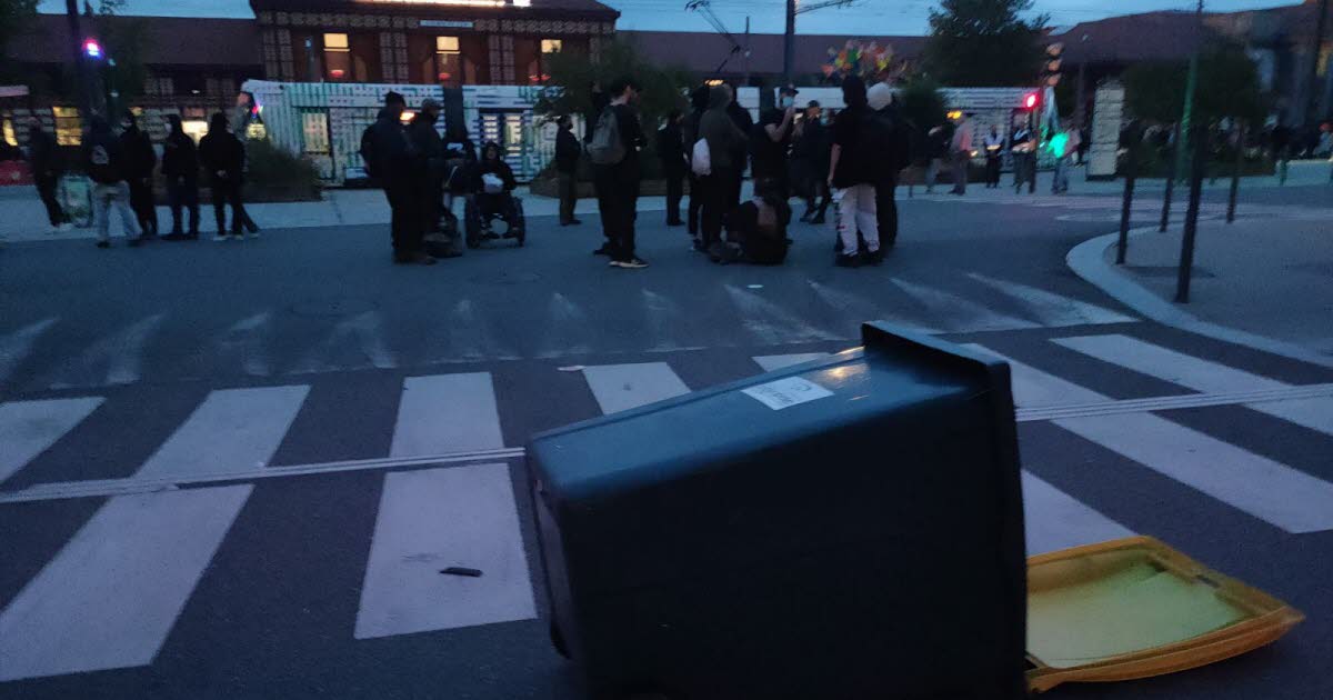la mobilisation du 10 septembre lancée à Saint-Étienne, des trams à l'arrêt