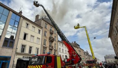 un spectaculaire incendie bloque un axe central de la ville
