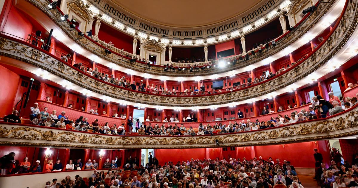 Le Livre sur la Place. Guillaume Gallienne à l'Opéra, déjà foule sous le chapiteau... Revivez cette première journée de salon à Nancy