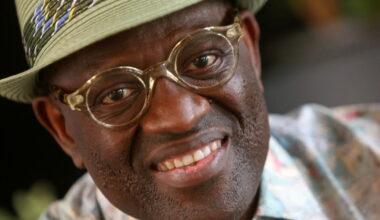 Nancy. Alain Mabanckou anime un café littéraire dans un parking