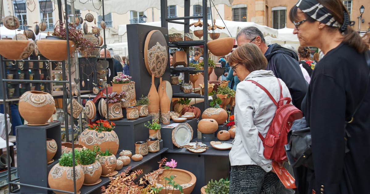 le marché des Tupiniers bat son plein dans le Vieux-Lyon