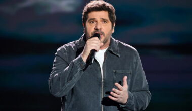 son pneu éclate, le chanteur Patrick Fiori vient à son secours