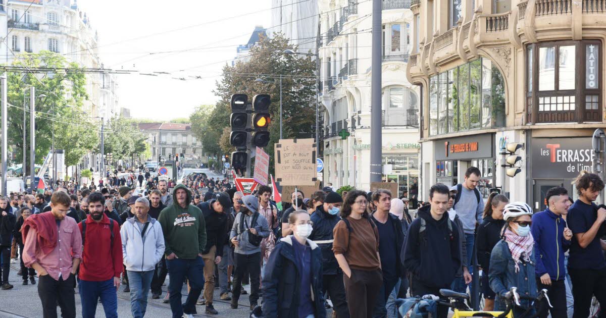 suivez la mobilisation à Saint-Etienne, Roanne et Le Puy-en-Velay
