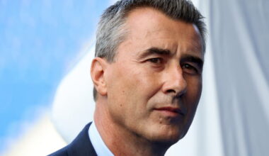 Ligue 1. Forte mobilisation derrière le président du Racing Marc Keller, ciblé par une banderole des ultras
