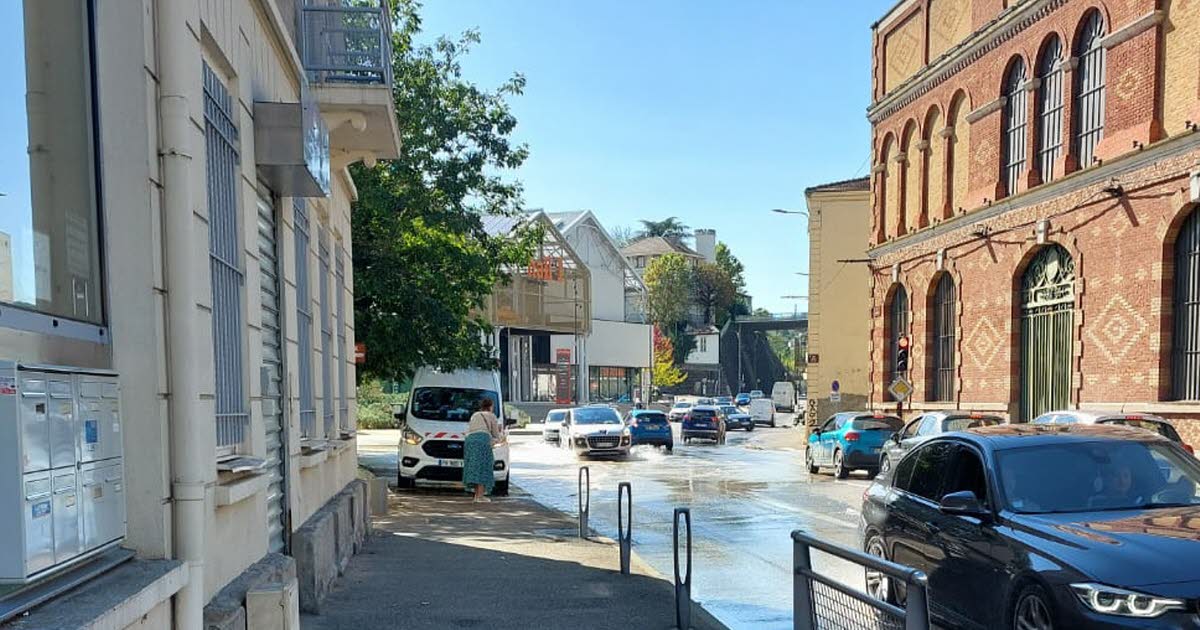 Saint-Chamond. Une canalisation d’eau saute à Novaciéries, la route inondée