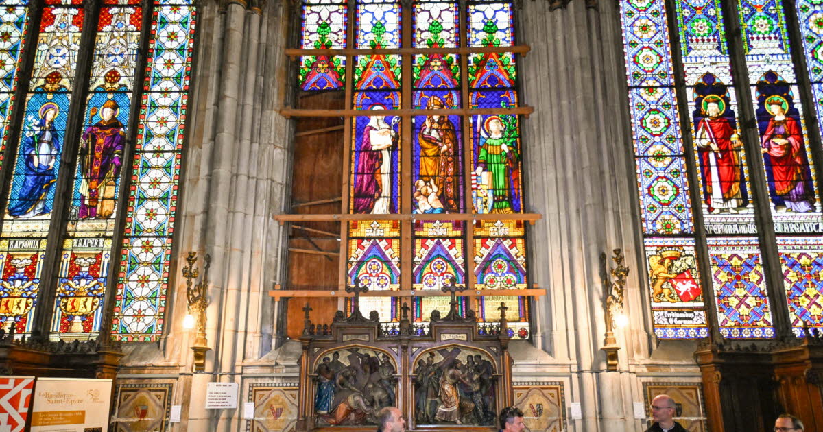 un vitrail en triste état sera bientôt restauré pour 135 000 euros