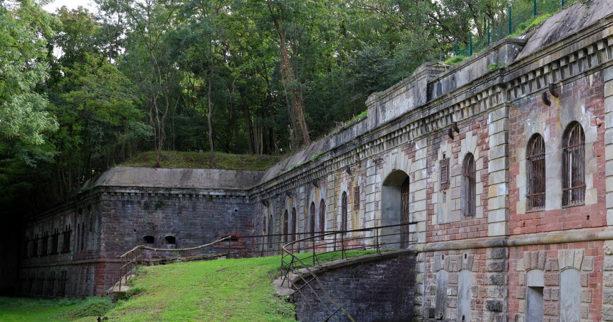 l’acquisition du fort Joffre divise le conseil municipal