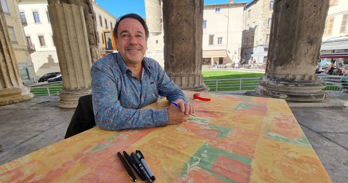 Vienne. L'écrivain Michel Bussi dédicace ses livres dans le Temple d'Auguste et de Livie