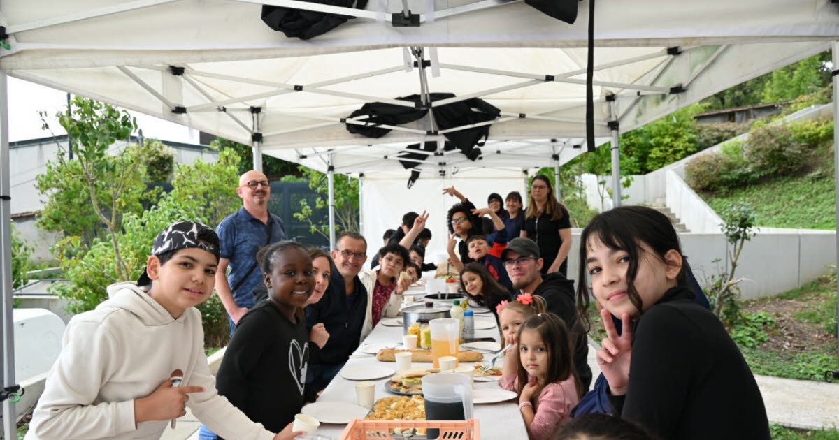 Maxéville. Repas partagé au pied de l’immeuble « La Balance »